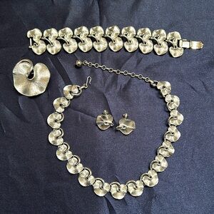 Lisner Lilly Pad vintage set.